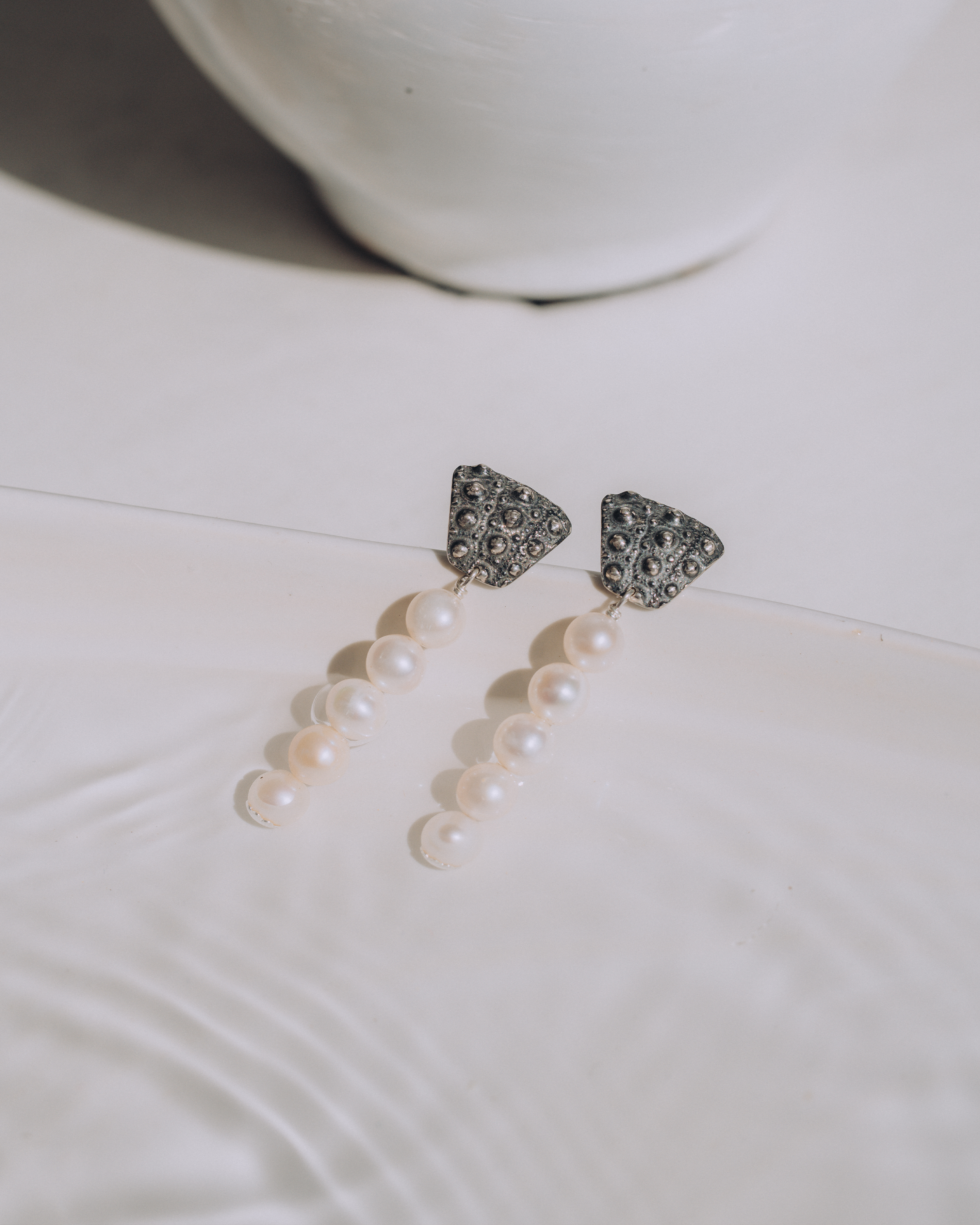 Grand Gaube Oxidised with 5 pearls - Oceano Pearls
