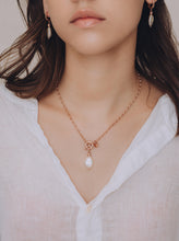 Load image into Gallery viewer, Bois Chéri Rose Gold
